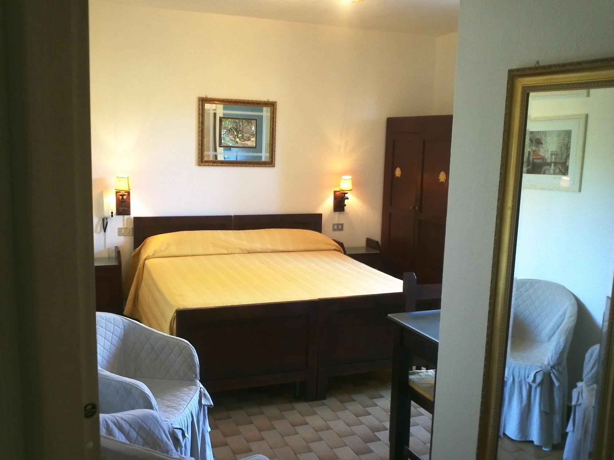 אולביה Hotel Abbaruja מראה חיצוני תמונה