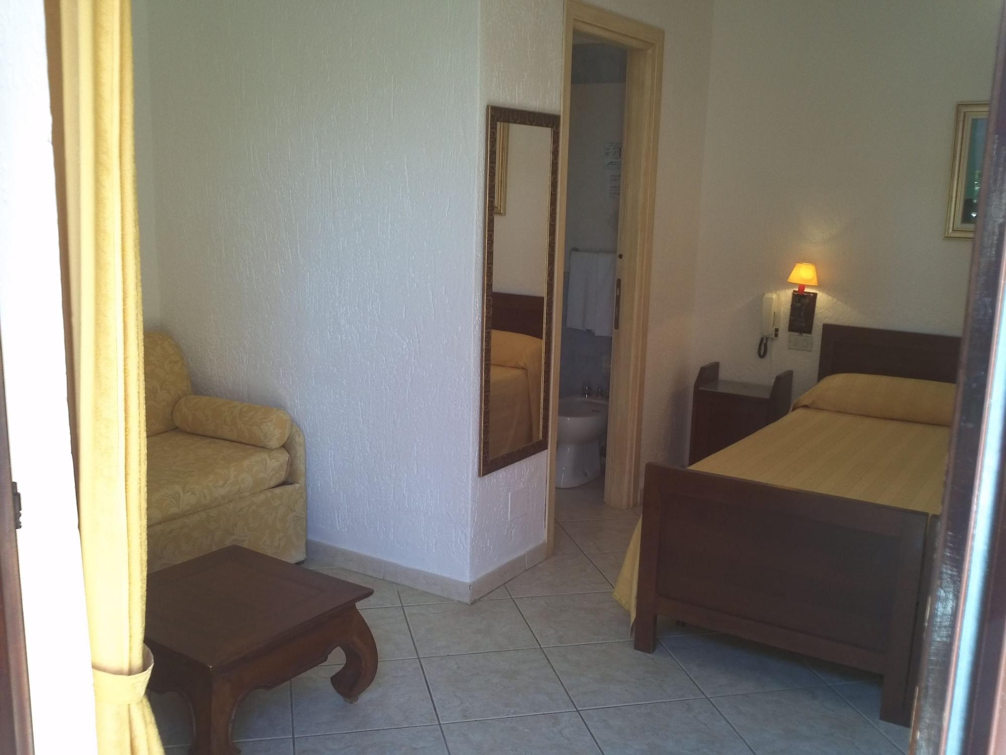 אולביה Hotel Abbaruja מראה חיצוני תמונה