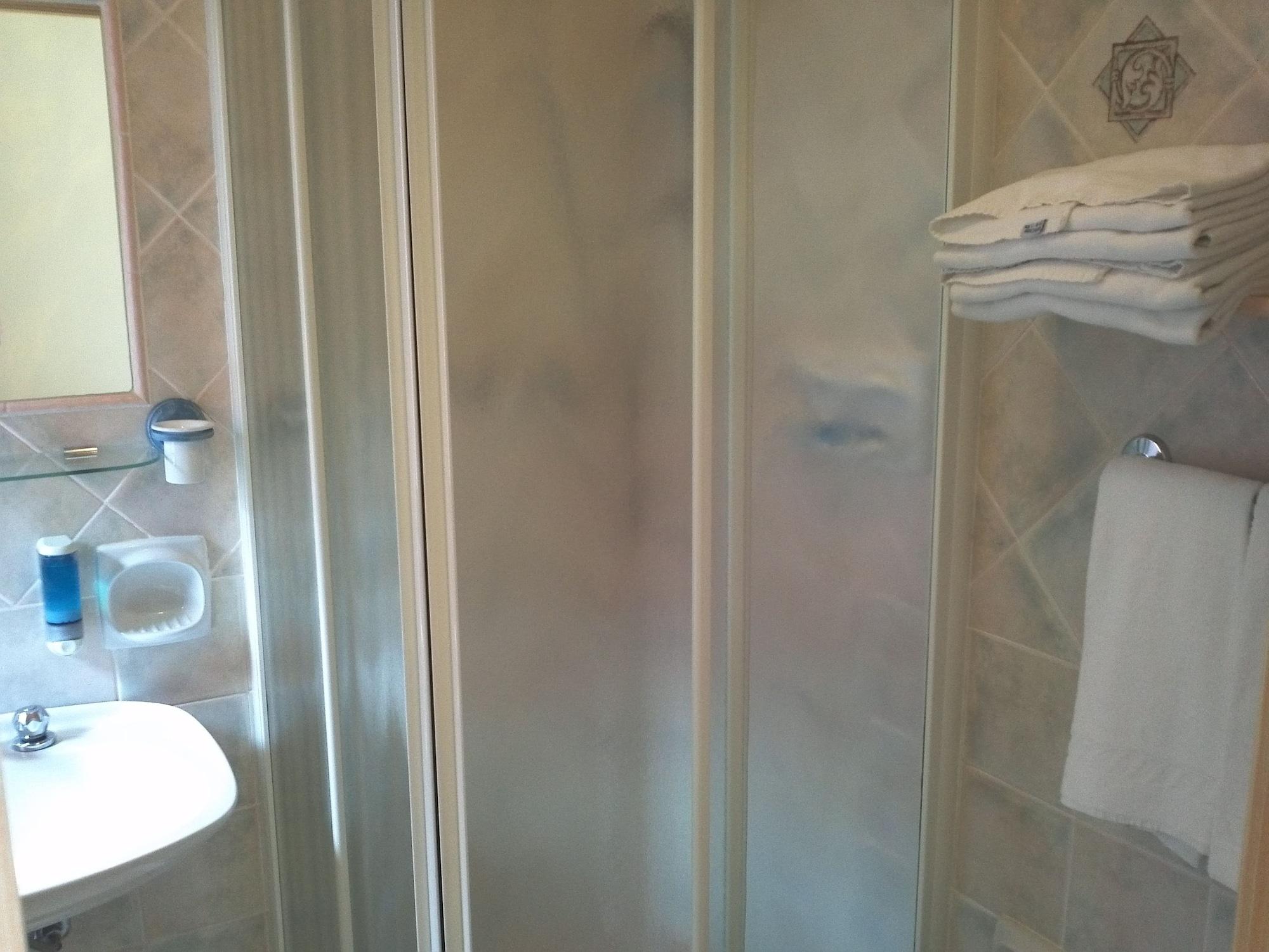 אולביה Hotel Abbaruja מראה חיצוני תמונה